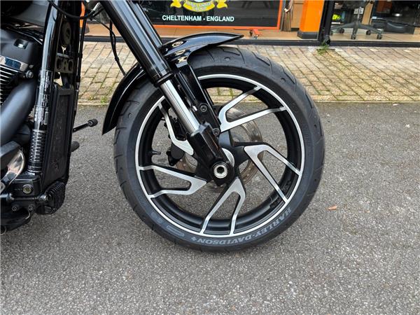2018 HARLEY-DAVIDSON SOFTAIL FLSB SPORT GLIDE