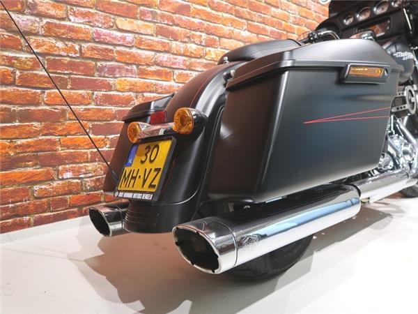 2015 Harley-Davidson FLHXS Street Glide Spec.  1690 FLHXS Street Glide Special 103 2015