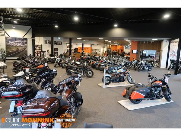 2015 Harley-Davidson FLHXS Street Glide Spec.  1690 FLHXS Street Glide Special 103 2015