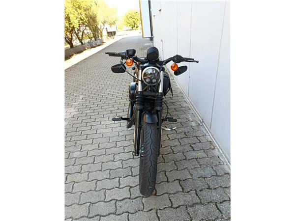 2011 Iron 883