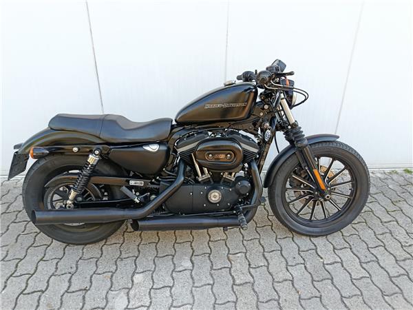 2011 Iron 883