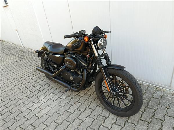 2011 Iron 883