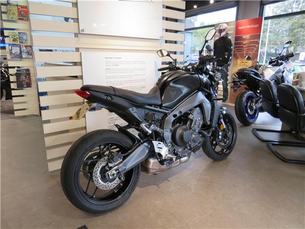 YAMAHA MT-09 