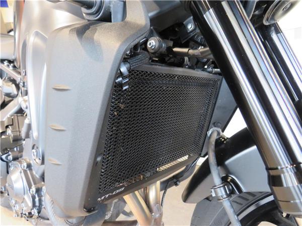 YAMAHA MT-09 