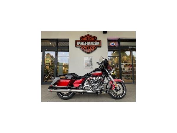 FLHXSE CVO Street Glide mit Jekill&Hyde Auspuff