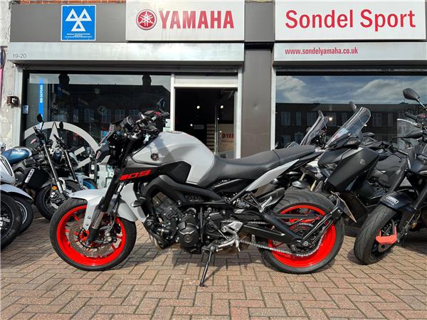 YAMAHA MT09