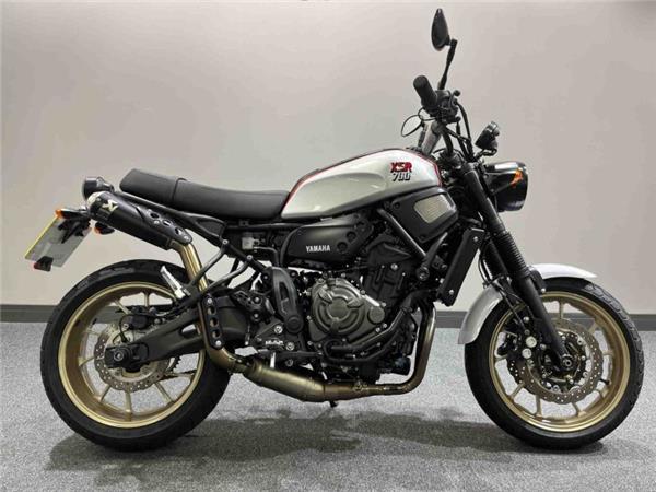 2021 Yamaha XSR 700 Xtribute Silver