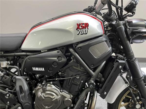 2021 Yamaha XSR 700 Xtribute Silver