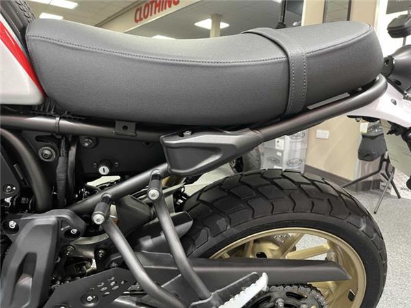 2021 Yamaha XSR 700 Xtribute Silver