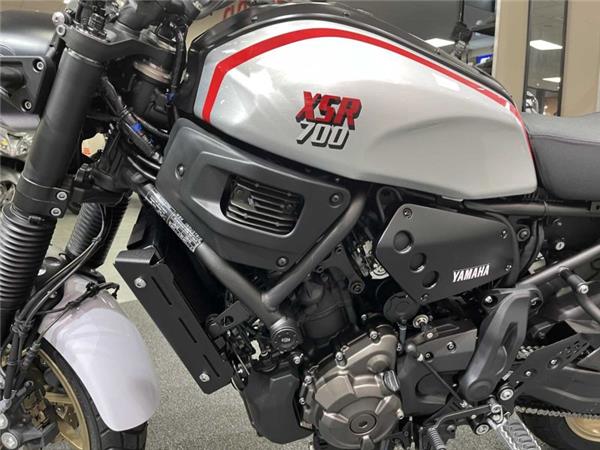 2021 Yamaha XSR 700 Xtribute Silver
