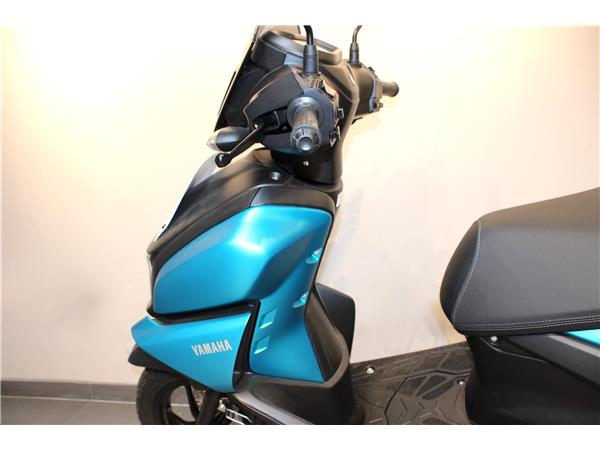YAMAHA RAYZR 125