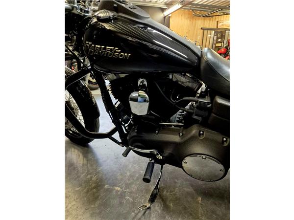 2011 HARLEY-DAVIDSON STREET BOB