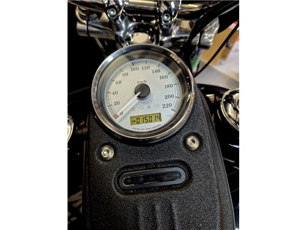 2011 HARLEY-DAVIDSON STREET BOB