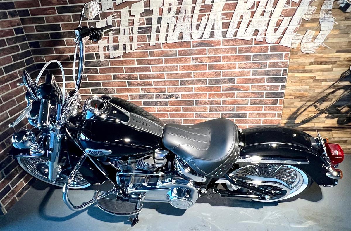 2025 harley-davidson FLHCS Heritage Classic 114