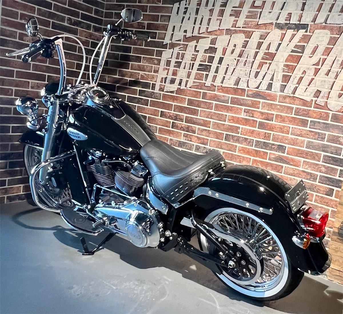 2025 harley-davidson FLHCS Heritage Classic 114