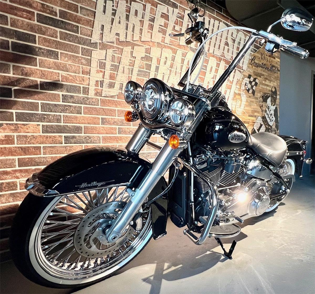 2025 harley-davidson FLHCS Heritage Classic 114