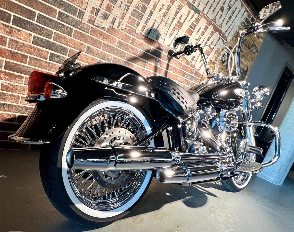 2025 harley-davidson FLHCS Heritage Classic 114