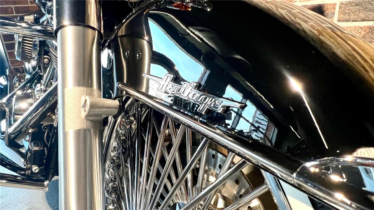 2025 harley-davidson FLHCS Heritage Classic 114