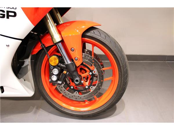 YAMAHA XSR900GP WITH FULL YAMAHA RACER PACK