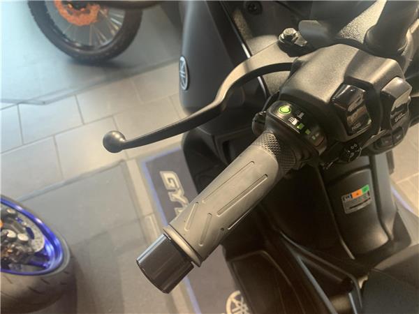 2023 Yamaha X-Max 300, Only 4,400m, 1 Owner, Heated grips.