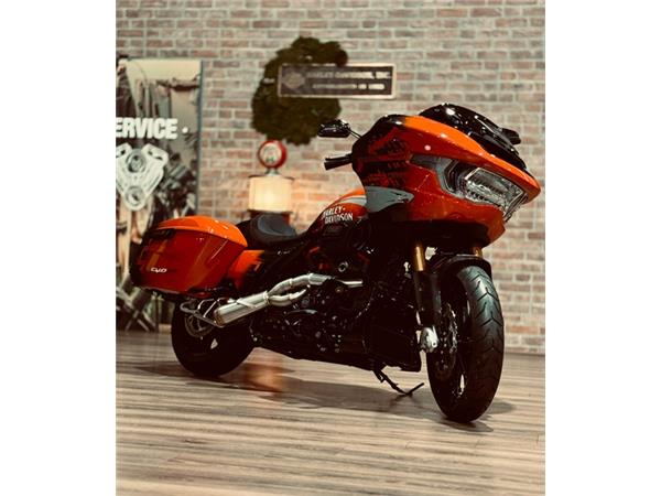 2024 CVO Road Glide ST Replica RR