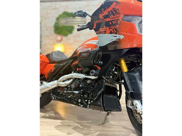 2024 CVO Road Glide ST Replica RR