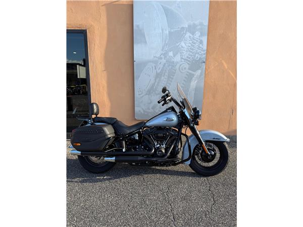 Harley-Davidson Softail FLHCS - Heritage Classic