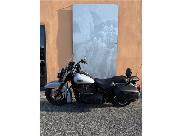 Harley-Davidson Softail FLHCS - Heritage Classic