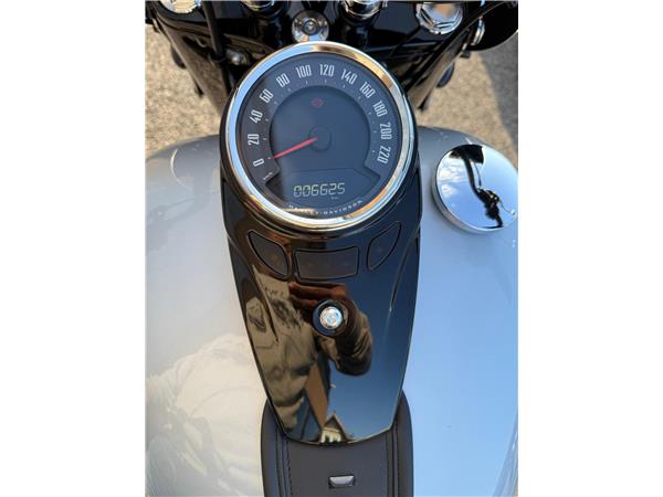 Harley-Davidson Softail FLHCS - Heritage Classic