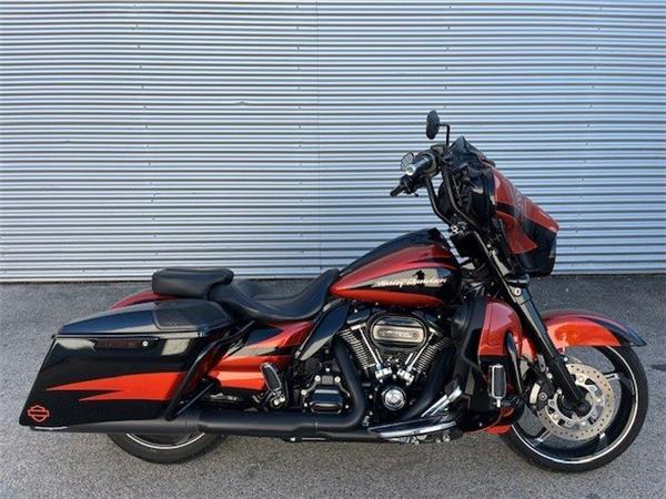 2017 Harley-Davidson CVO Street Glide FLHXSE