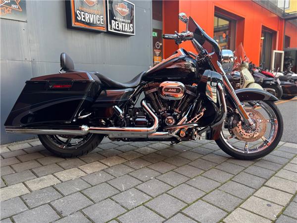 2012 Harley-Davidson CVO Road King FLHRSE
