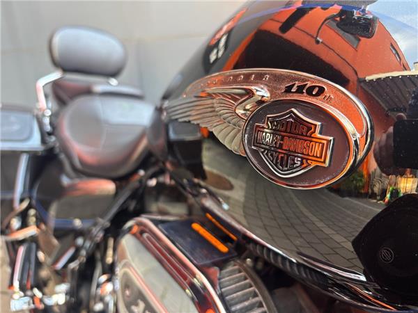 2012 Harley-Davidson CVO Road King FLHRSE