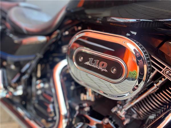 2012 Harley-Davidson CVO Road King FLHRSE