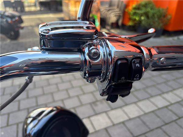 2012 Harley-Davidson CVO Road King FLHRSE