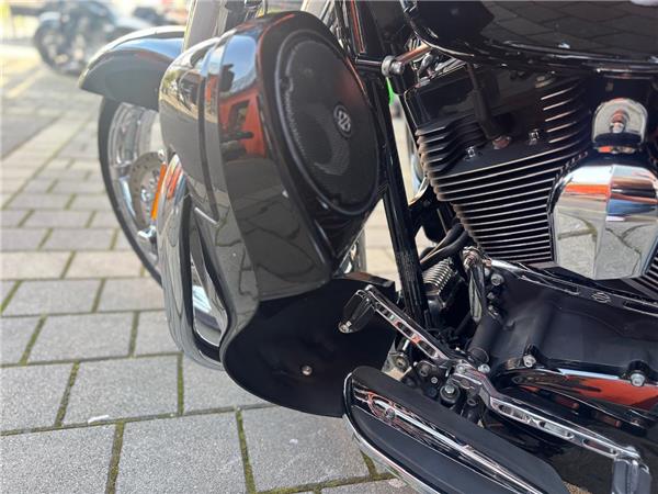 2012 Harley-Davidson CVO Road King FLHRSE