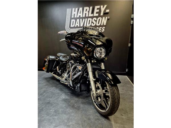 2017 HARLEY-DAVIDSON STREET GLIDE