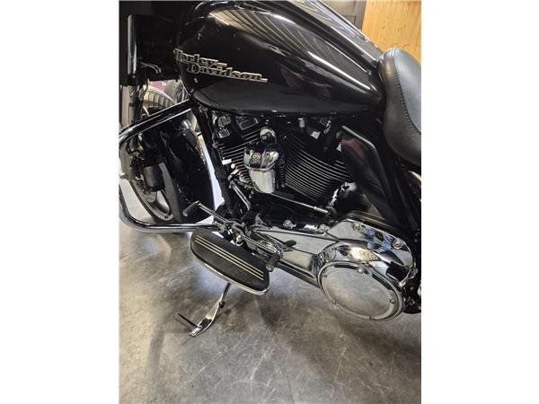 2017 HARLEY-DAVIDSON STREET GLIDE