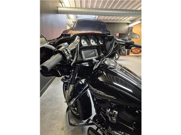 2017 HARLEY-DAVIDSON STREET GLIDE