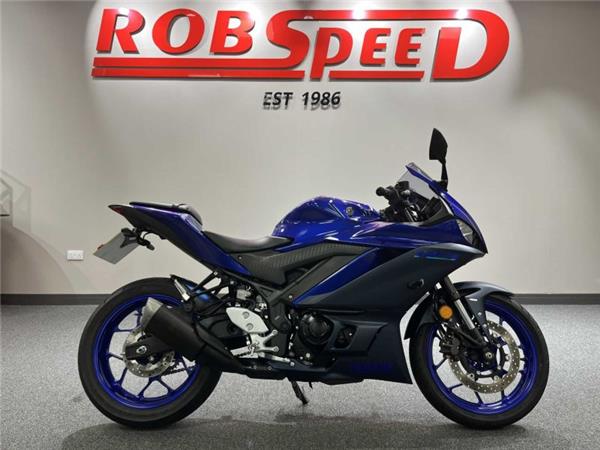 2024 Yamaha YZF R3 Blue