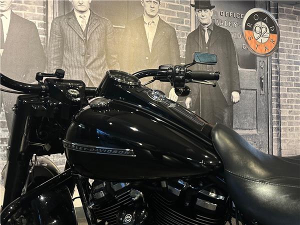 2020 HARLEY-DAVIDSON ROAD KING