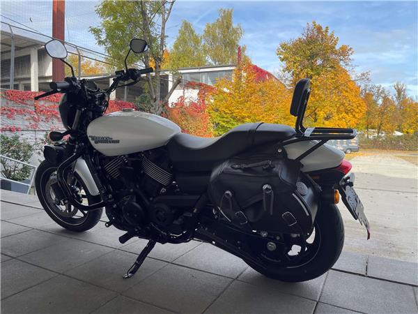 XG 750 Street