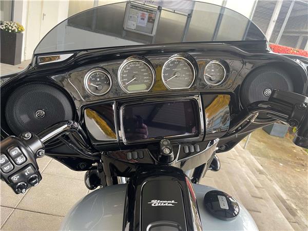 FLHXS Street Glide Special