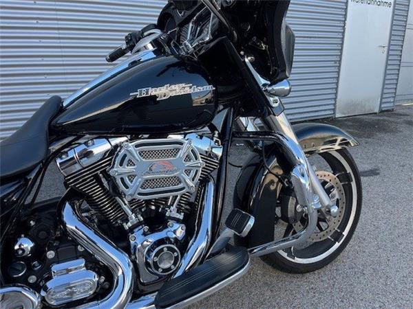 2016 Harley-Davidson Touring Street Glide Special FLHXS