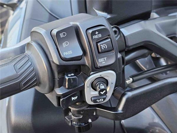 2022 Yamaha TMAX Tech MAX (XP560D) Grey