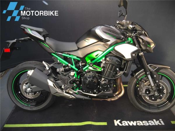 2025 Kawasaki Z900 GREY & GREEN