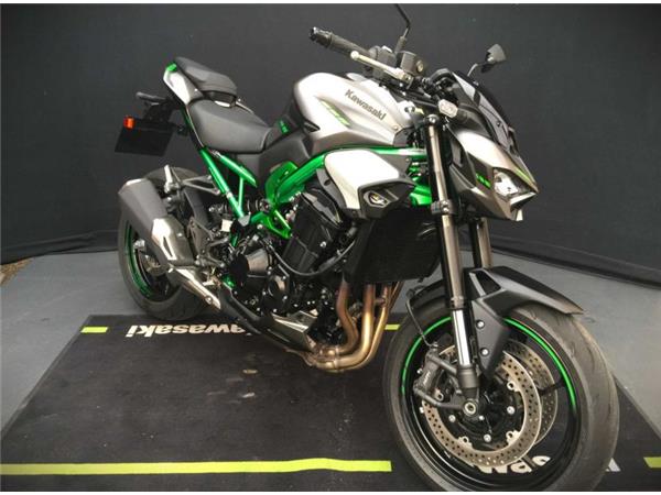 2025 Kawasaki Z900 GREY & GREEN