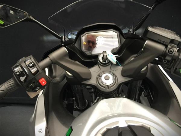 2025 Kawasaki NINJA 7 HYBRID WHITE SILVER