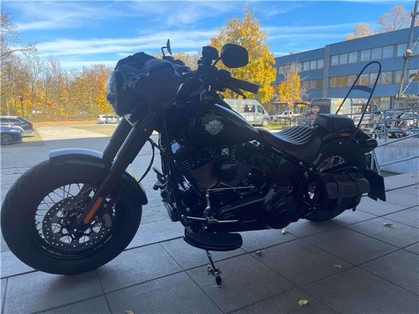 FLSS Softail Slim S mit KessTech Auspuff