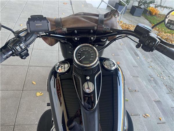 FLSS Softail Slim S mit KessTech Auspuff