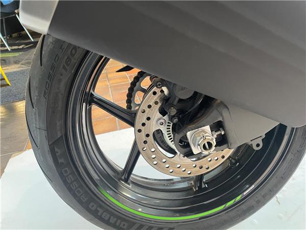 2025 Kawasaki Ninja ZX-6R